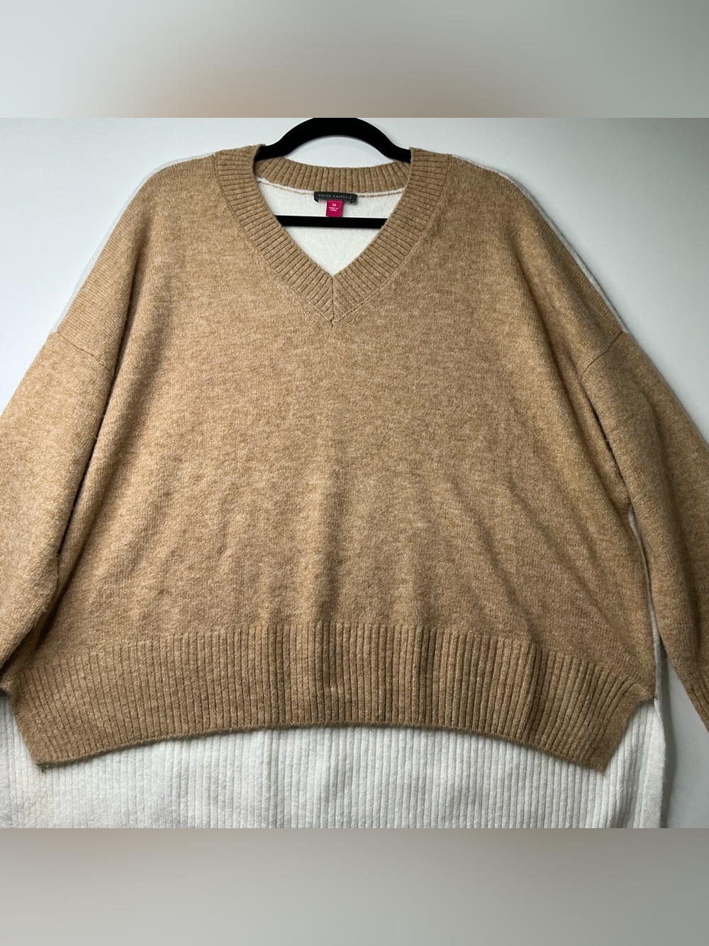 Vince Camuto Women's Neck Sweater Beige & White V-Size M Pullover Preowned